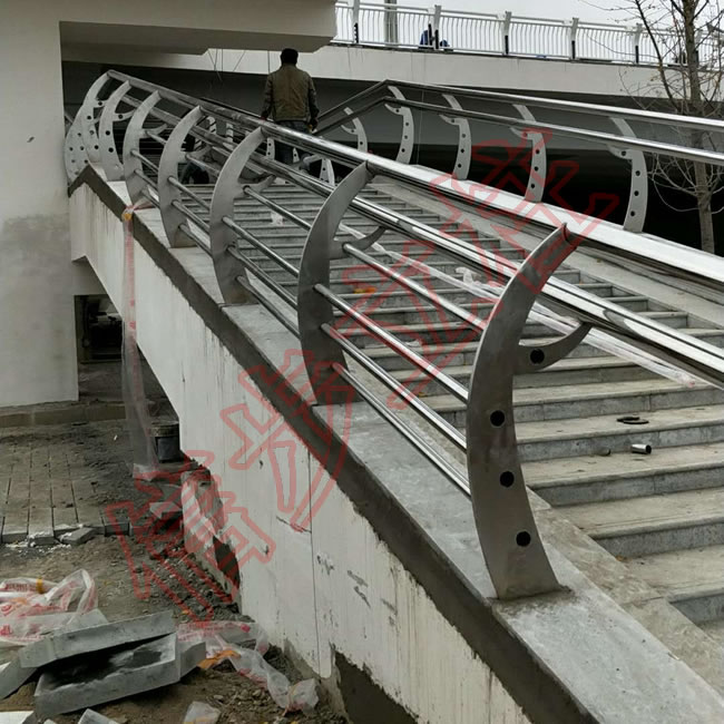 стойка из нержавеющей стали Xingbung применяется к мосту Хулухэ II в уезде Циньань